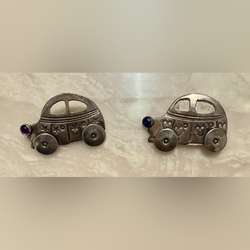 Vintage Grady Alexander Sterling Silver pair of buggy brooches